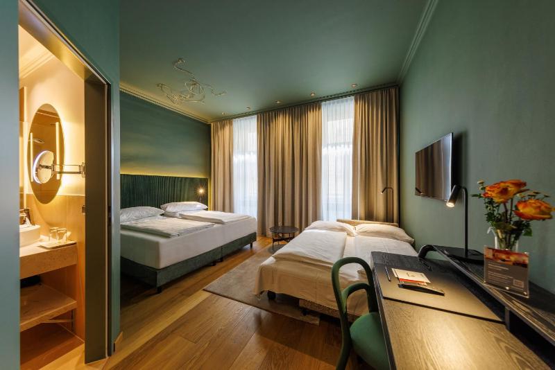 Premium Quadruple Room image 1