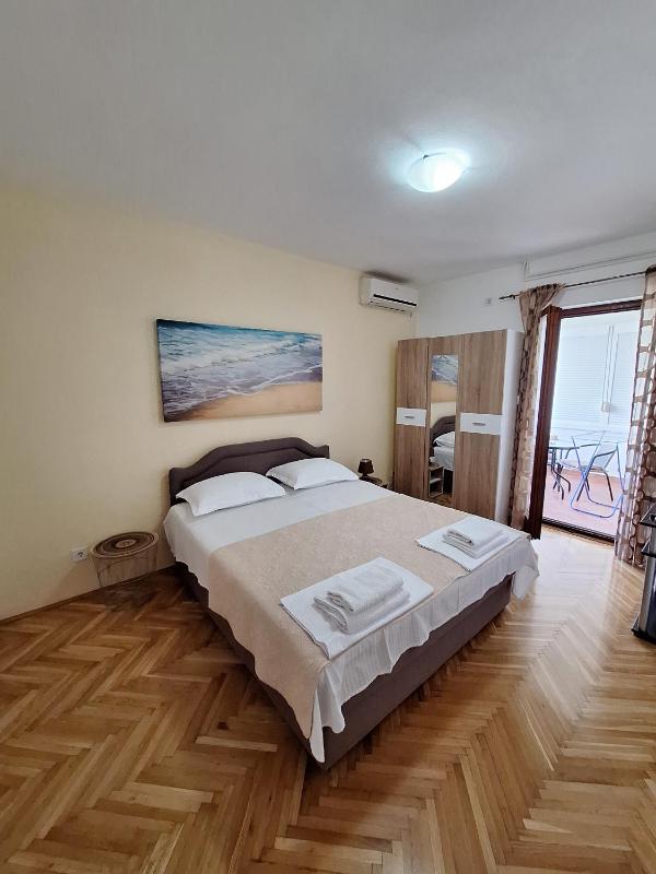 Apartmani Hortenzija - image 16