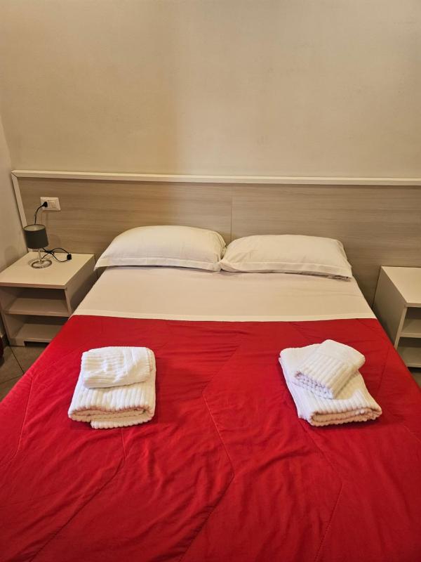 Small Double Room image 1