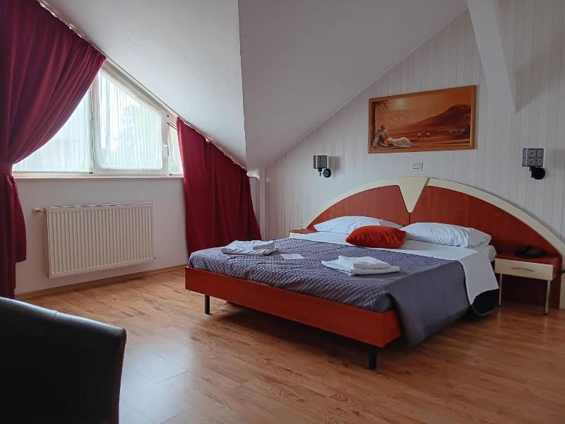 Superior Double Room image 1
