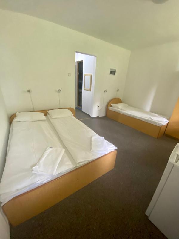 Triple Room with Balcony image 3