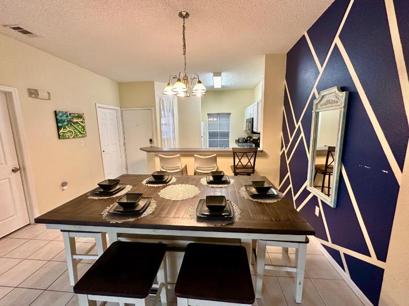 Grand Deluxe 3BR Townhouse near Disney Parks - image 16