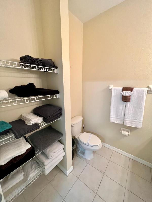 Grand Deluxe 3BR Townhouse near Disney Parks - image 15