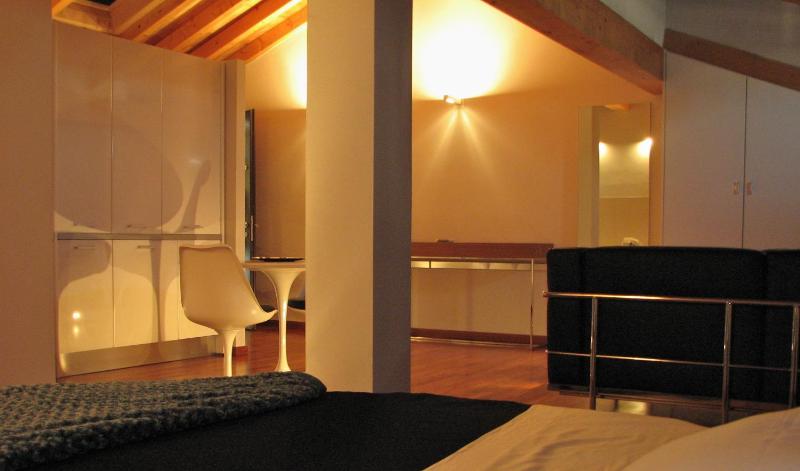 Deluxe Suite - Attic image 3