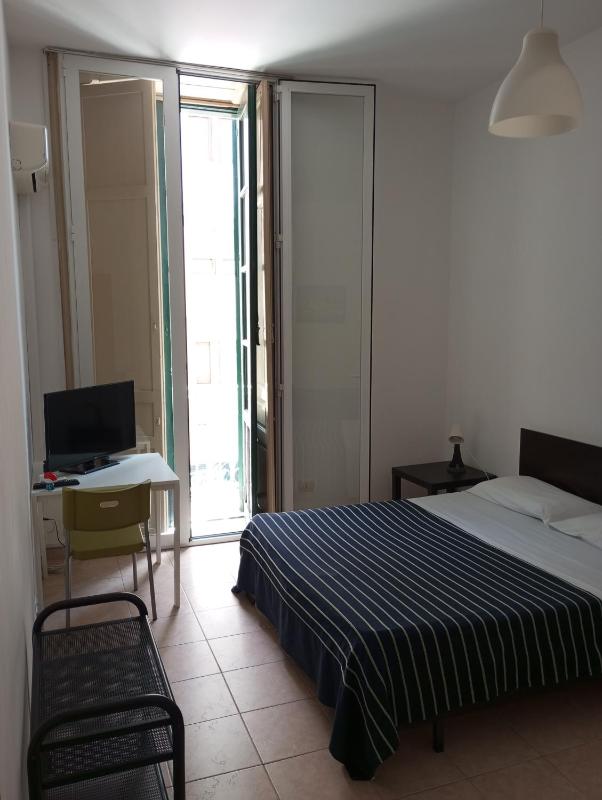 Double Room with Private Bathroom image 1
