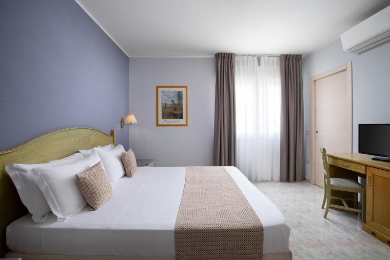 Double or Twin  Room image 3
