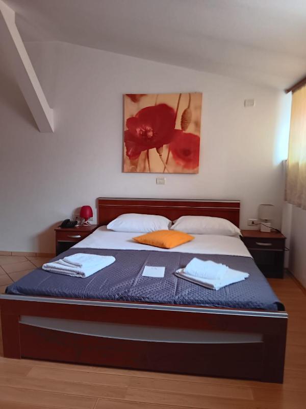 Double Room with Private Bathroom image 2