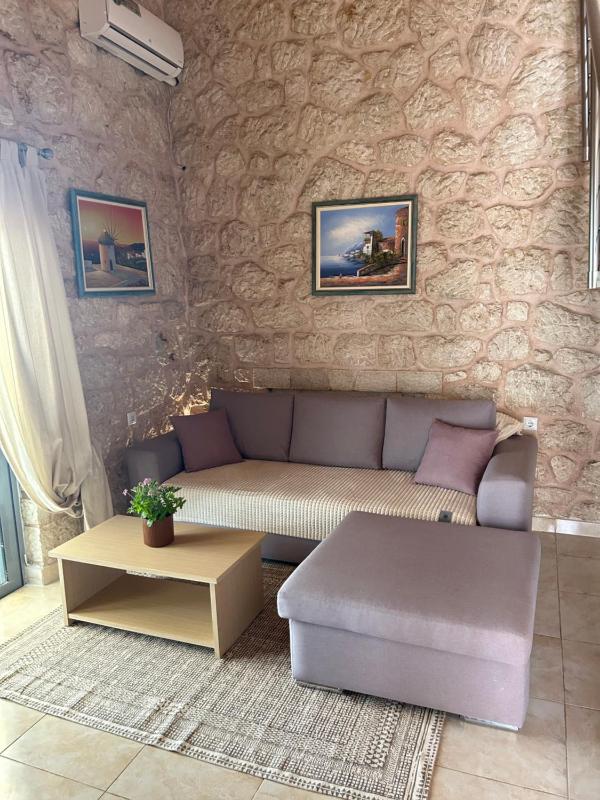 One-Bedroom House image 2