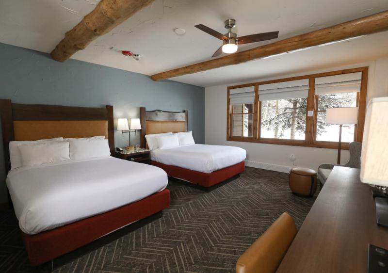 Lodge Queen Room with Two Queen Beds image 3