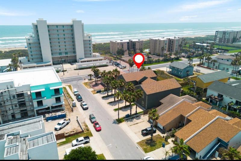 2 Bed 2 Bath 1st Floor Condo By Beach w Pool - image 1