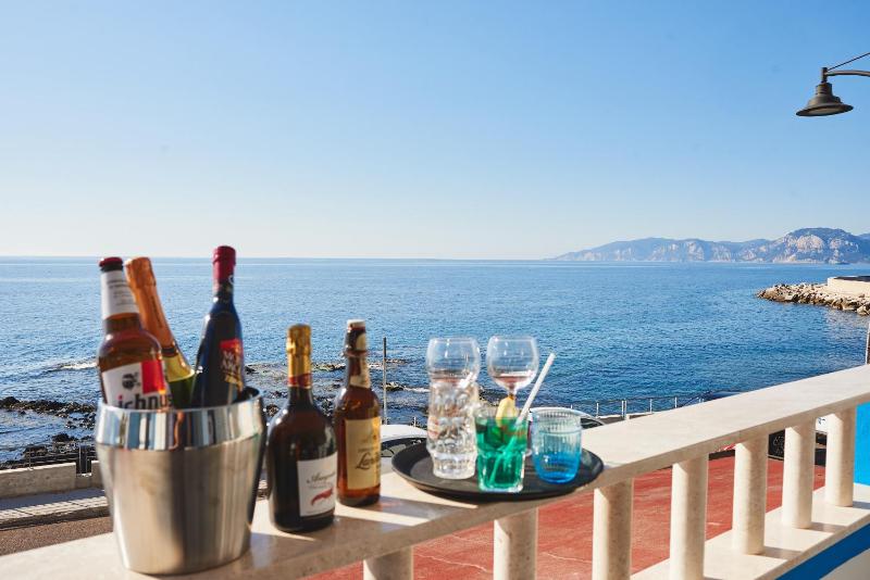 Deluxe Double Room with Sea View image 4