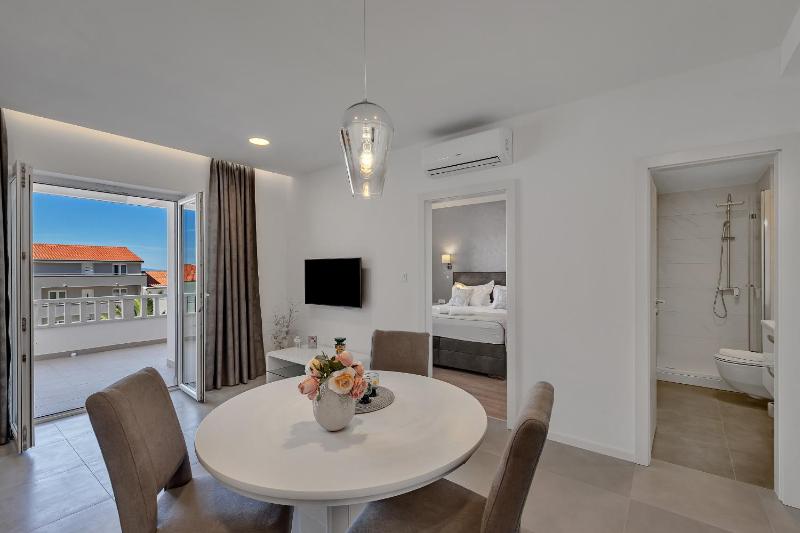 Deluxe Apartment image 2