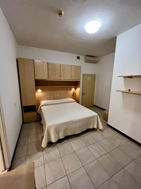 Double Room image 2