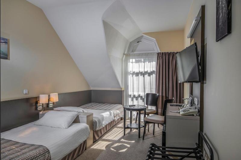 Standard Room with Two Single Beds image 3