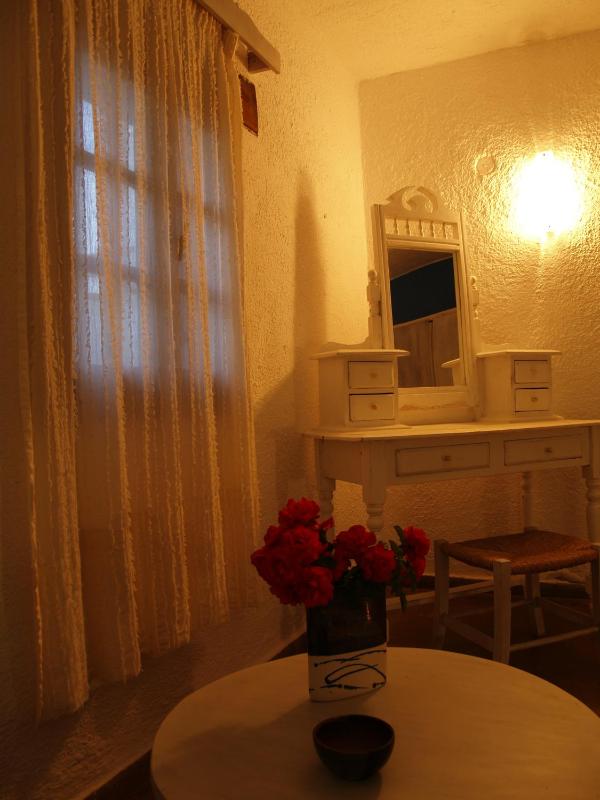 One-Bedroom Apartment image 2