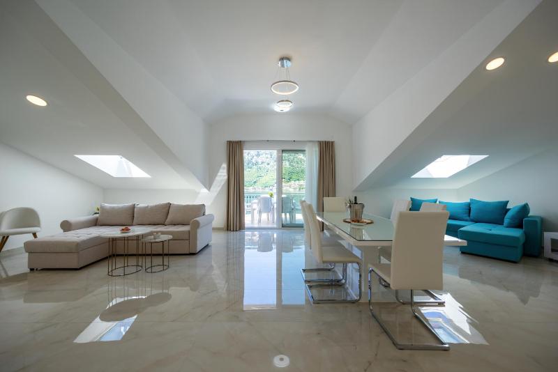 The Golden Luxury Apartments - image 3