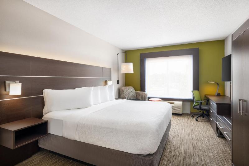 Standard King Room image 2
