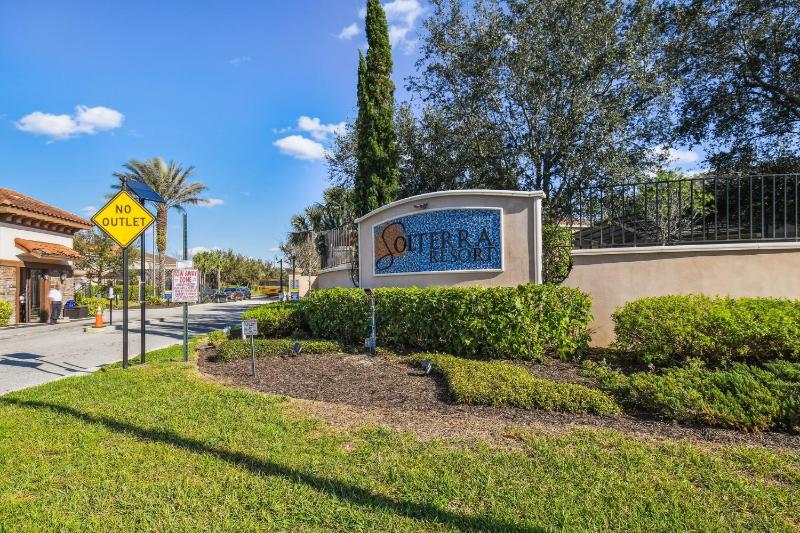 4663TSD-Solterra Resort townhouse - image 16