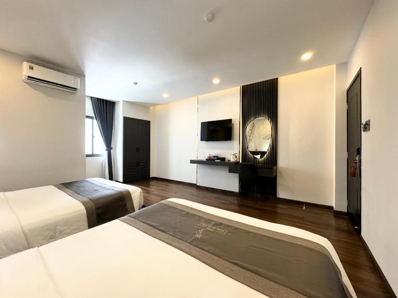 LION 10 HOTEL - image 2