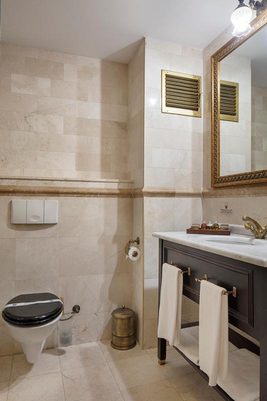 Deluxe Double Room image 1