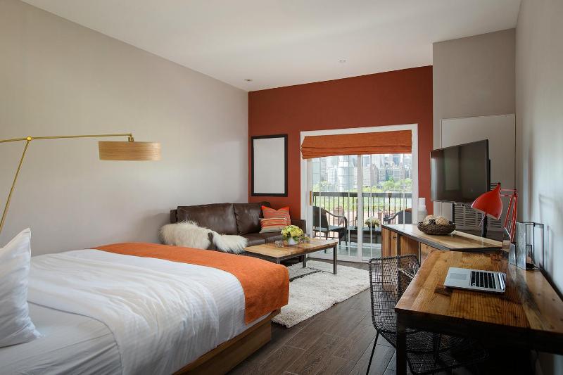 Premier King City View Room  image 2