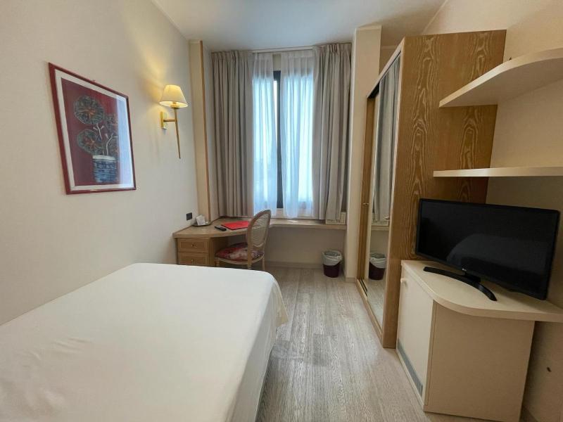 Classic Single Room image 3