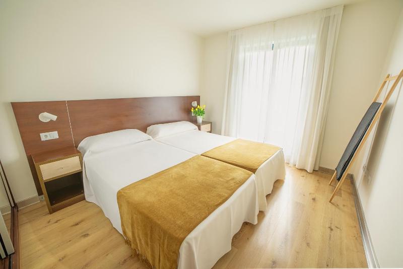 One-Bedroom Apartment image 3