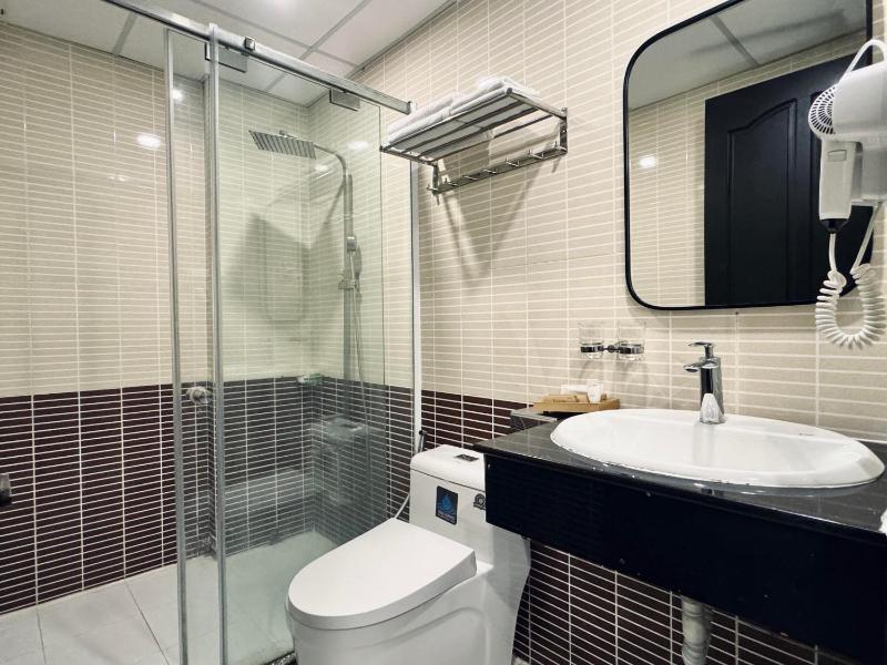 LION 8 Hotel - image 6
