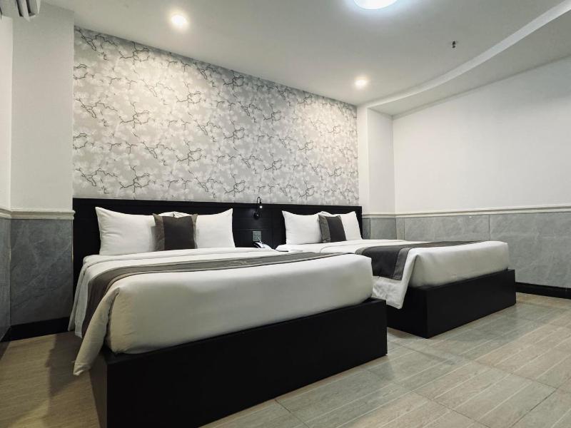 LION 8 Hotel - image 14