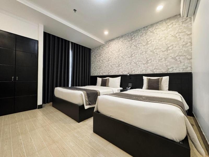 LION 8 Hotel - image 39