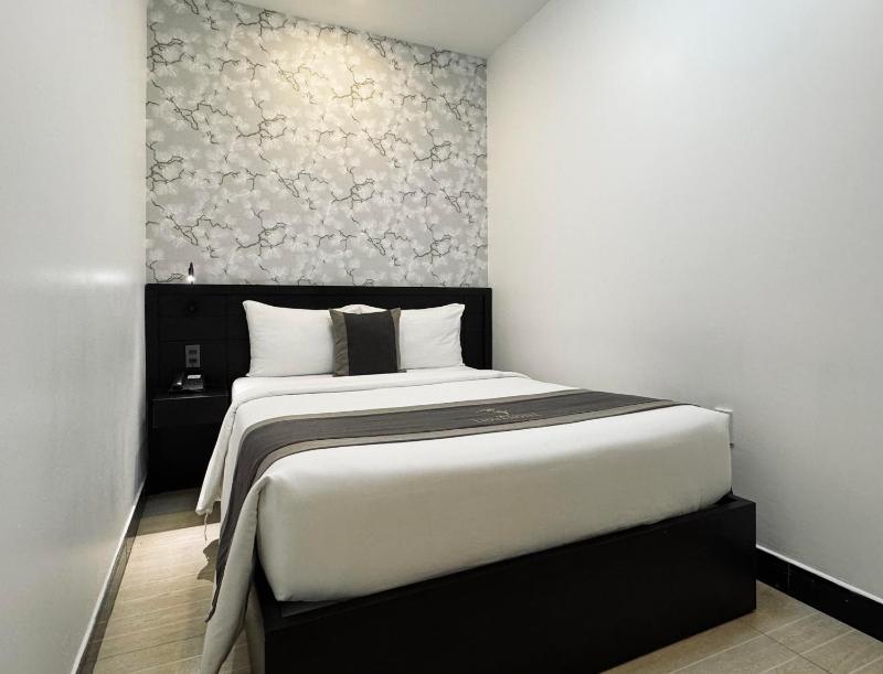 LION 8 Hotel - image 10