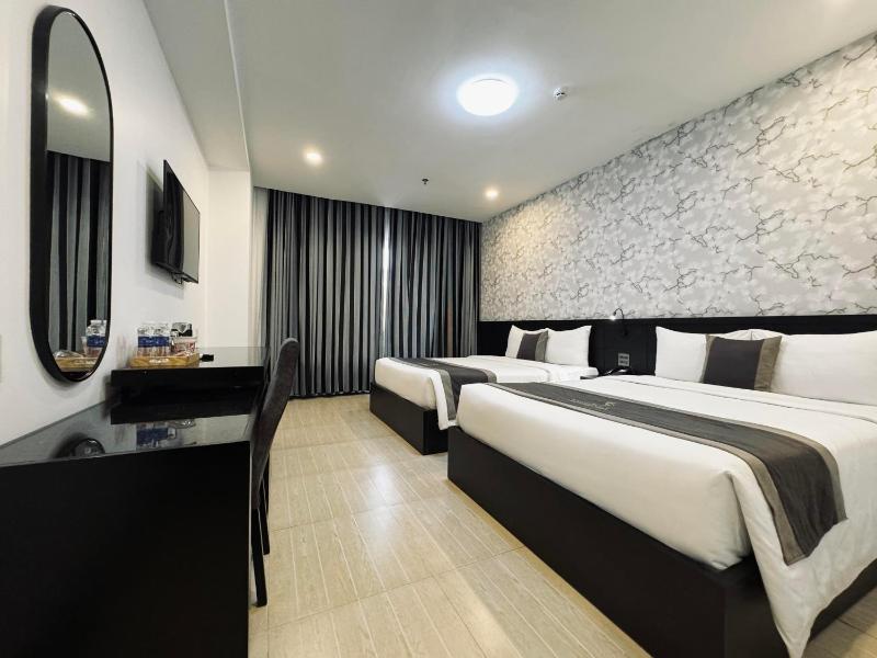 LION 8 Hotel - image 4