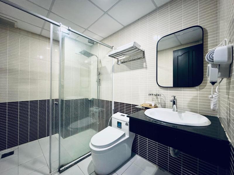 LION 8 Hotel - image 15