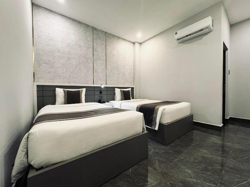 LION 8 Hotel - image 17