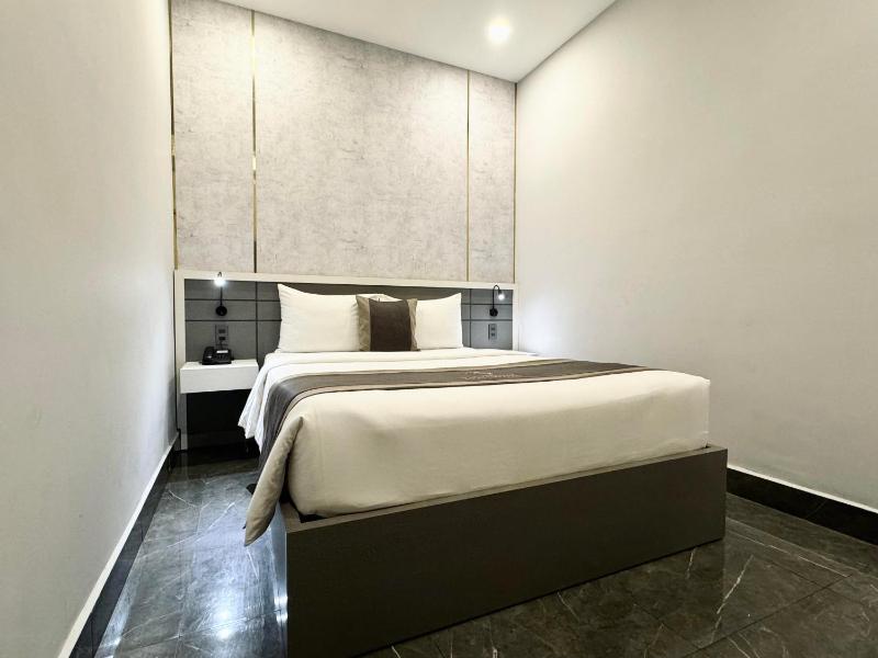 LION 8 Hotel - image 29
