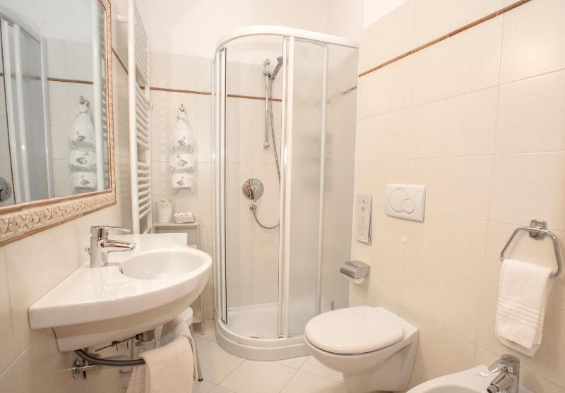 Superior Double Room image 4