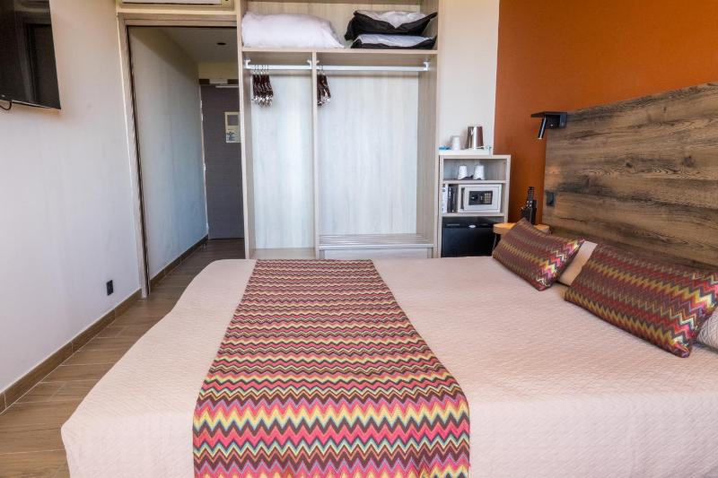 Deluxe Room image 2