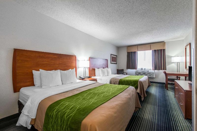 Queen Room with Two Queen Beds - Non Smoking image 3