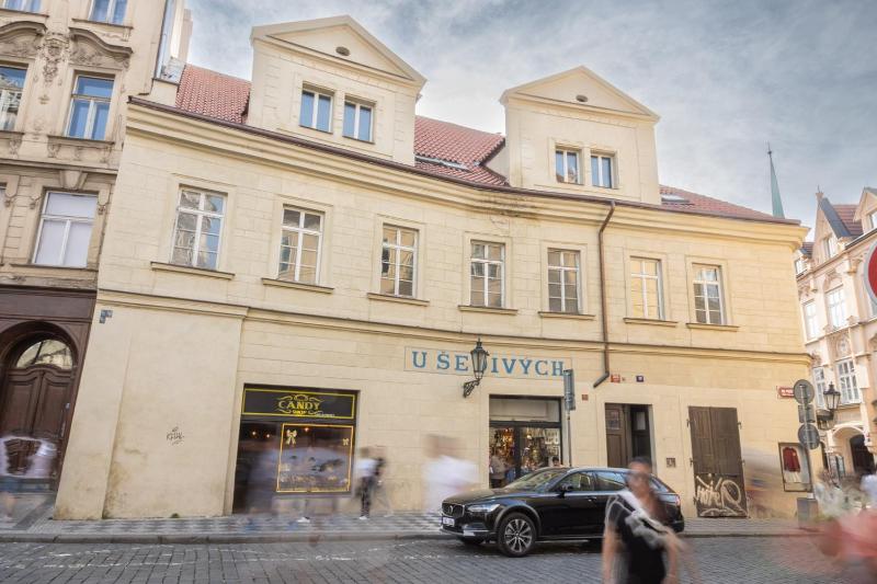 Prague Days - Two-bedroom Apartment with Workspace and Balcony in Old Town - image 4