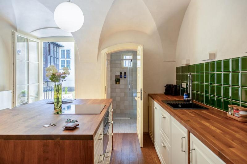 Prague Days - Two-bedroom Apartment with Workspace and Balcony in Old Town - image 5