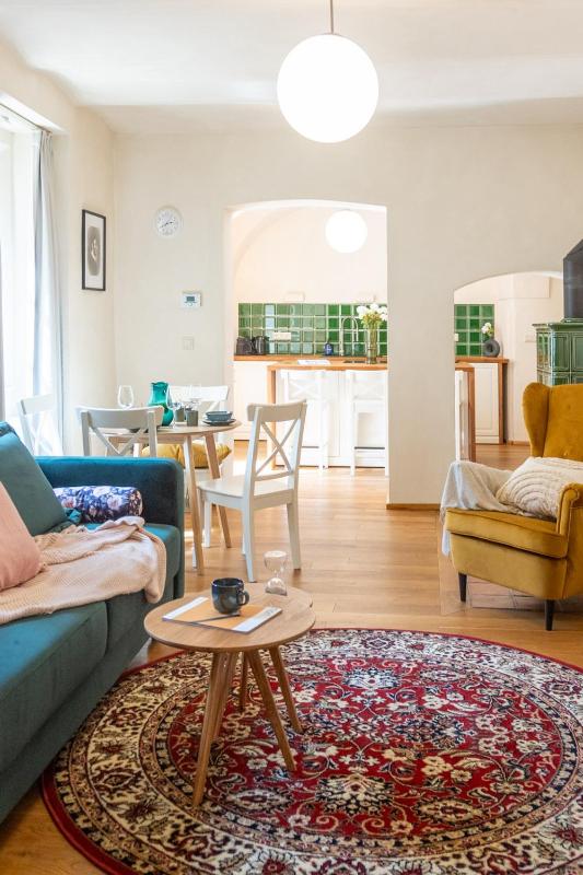 Prague Days - Two-bedroom Apartment with Workspace and Balcony in Old Town - image 2