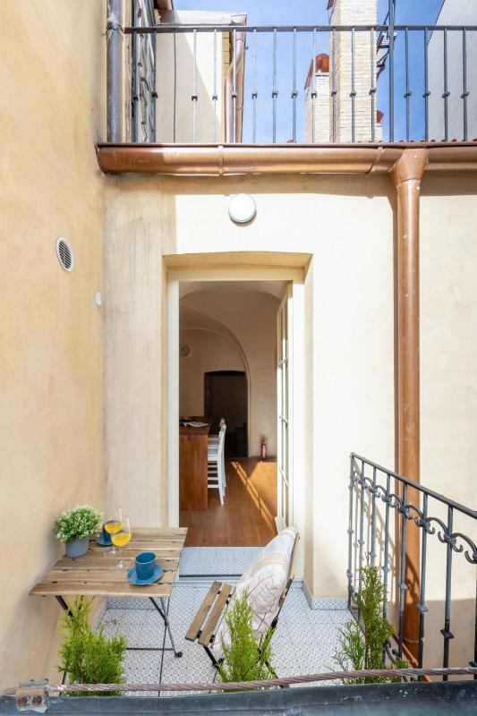 Prague Days - Two-bedroom Apartment with Workspace and Balcony in Old Town - image 14