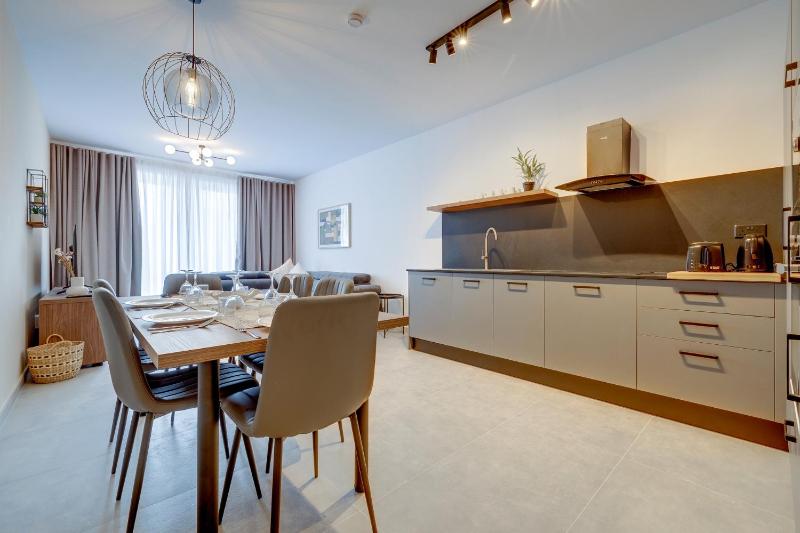 Sleek 2BR Residence by the Promenade - image 14