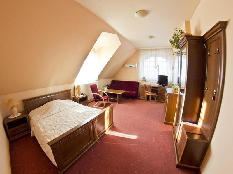 Double or Twin Room image 2