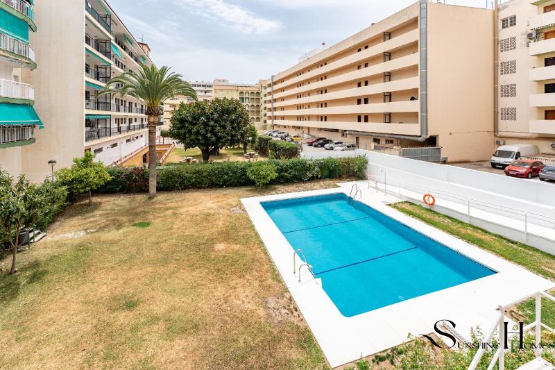 Perfect Location 3 Bedrooms 2 bath Parking Pool - image 19