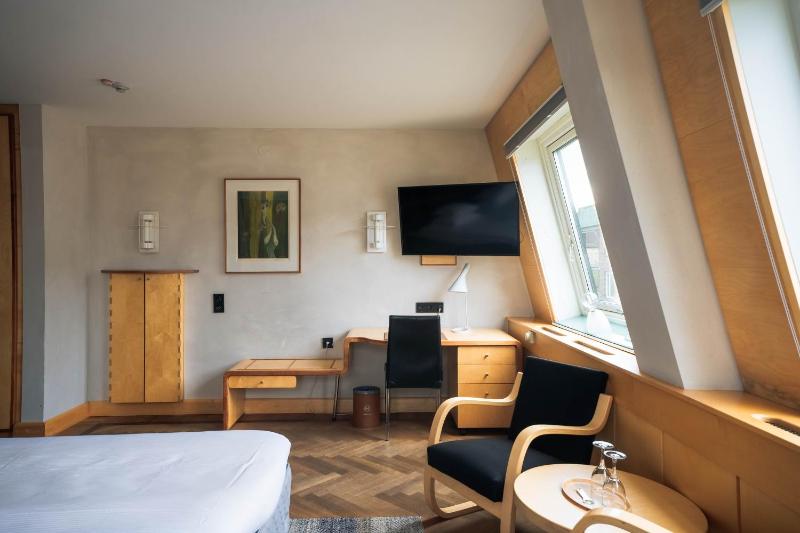 Superior Double Room image 3