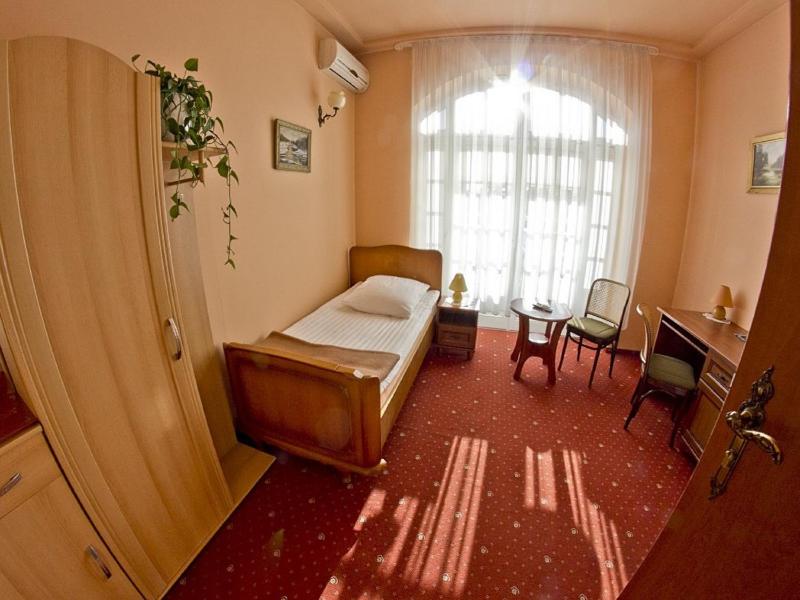 Comfort Single Room image 3