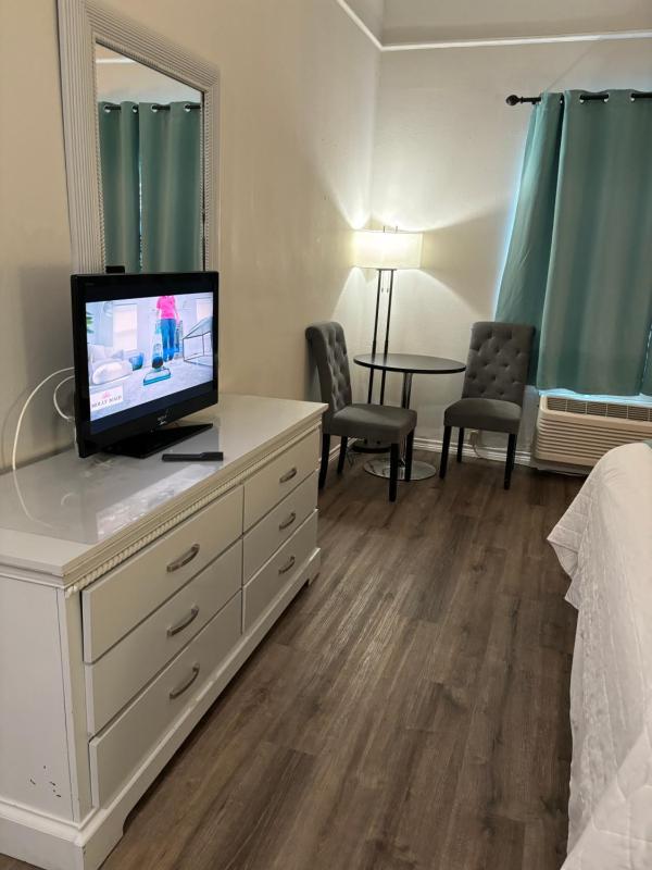 King Room image 2