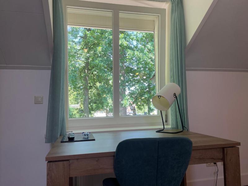 Single Room with Bathroom image 3