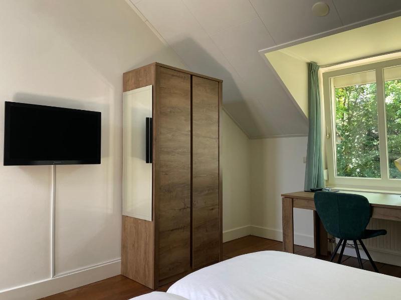 Standard Twin Room image 2